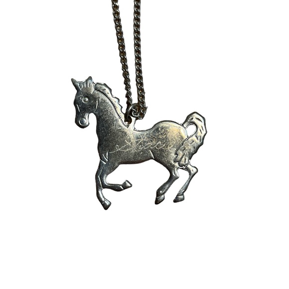 ✨3/$15 Silver Toned Horse Pendant Necklace - Picture 2 of 4